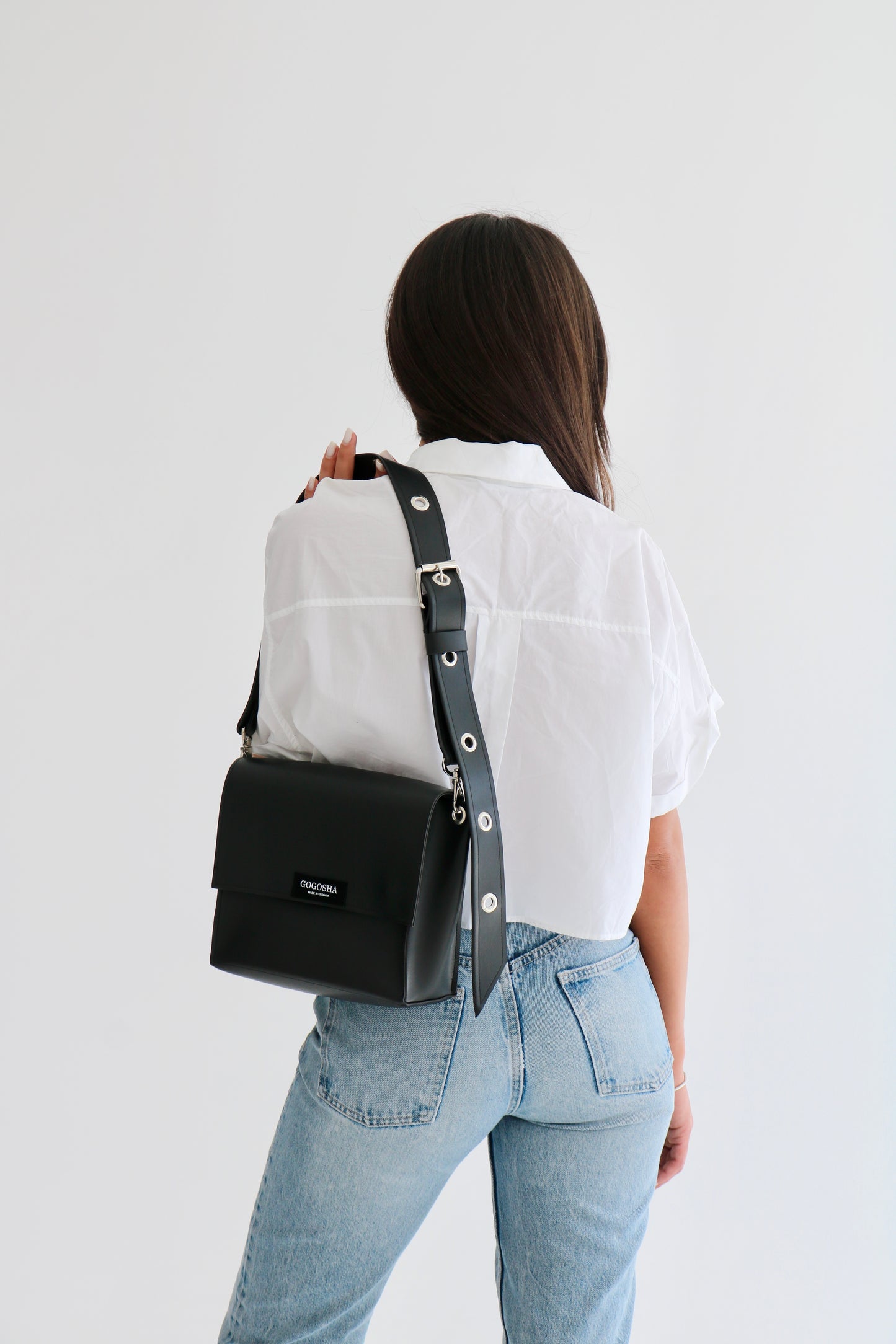 შავი დიდი მეტალებიანი ჩანთა/Black big metal bag