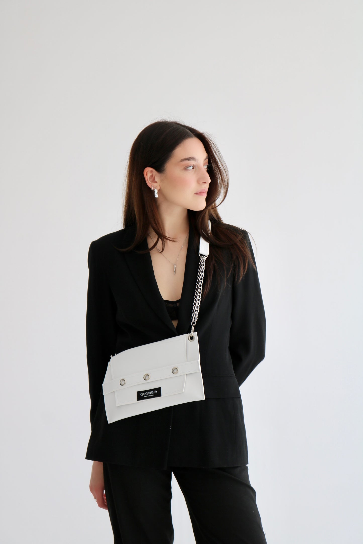 თეთრი პატარა მეტალებიანი ჩანთა/White small metal bag