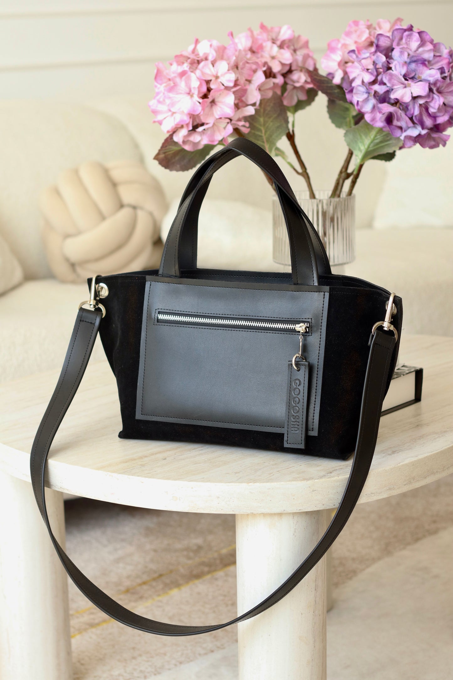 შავი ეკო-ტყავის და ზამშის ჩანთა/Black Eco-leather and suede bag