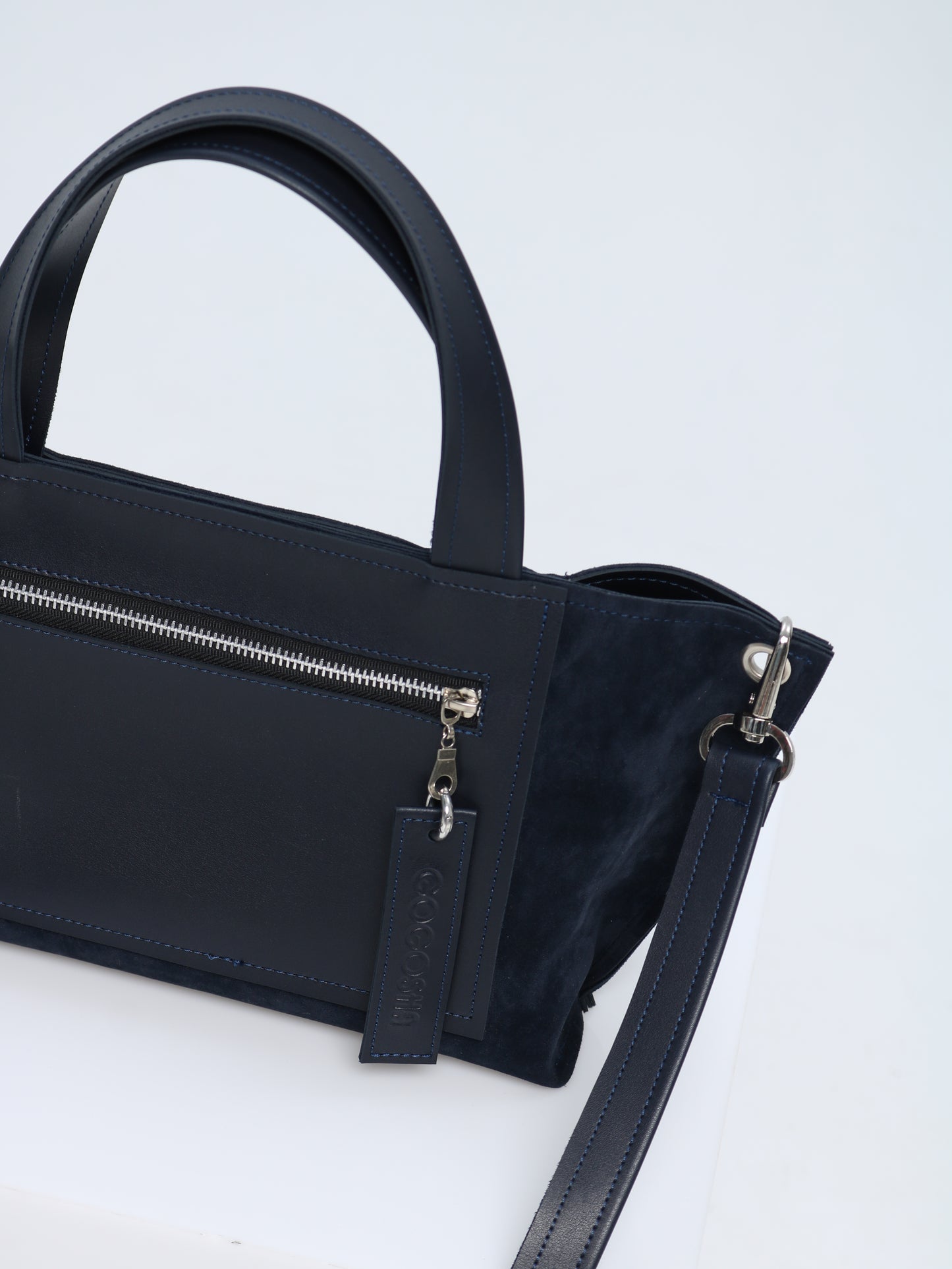 მუქი ლურჯი ეკო-ტყავის და ზამშის ჩანთა/Dark blue Eco-leather and suede bag