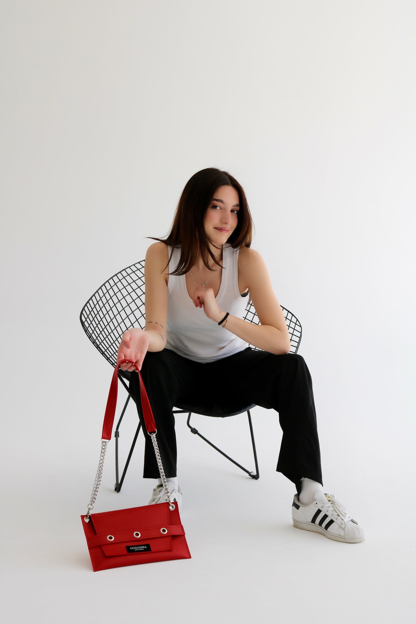 წითელი პატარა მეტალებიანი ჩანთა/Red small metal bag