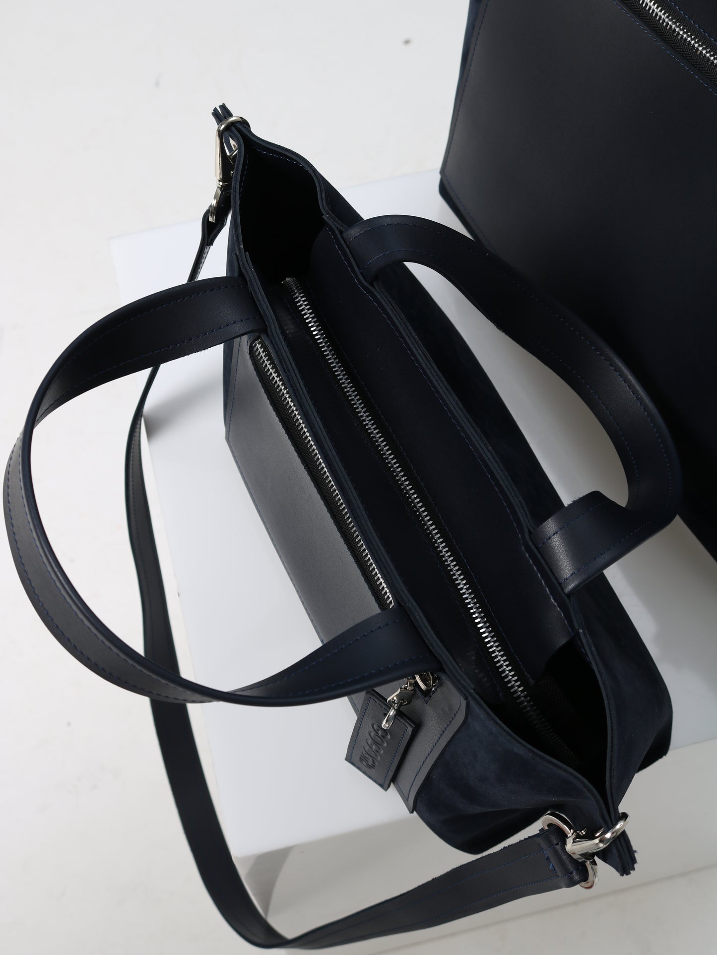 მუქი ლურჯი ეკო-ტყავის და ზამშის ჩანთა/Dark blue Eco-leather and suede bag