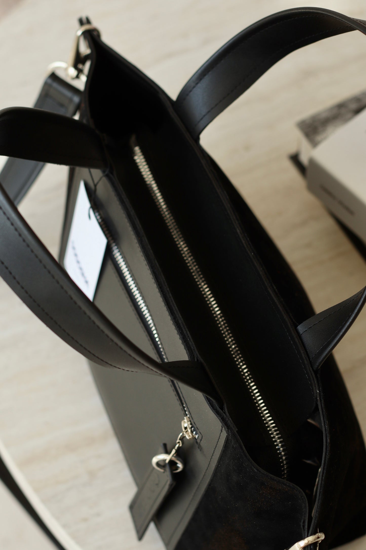 შავი ეკო-ტყავის და ზამშის ჩანთა/Black Eco-leather and suede bag