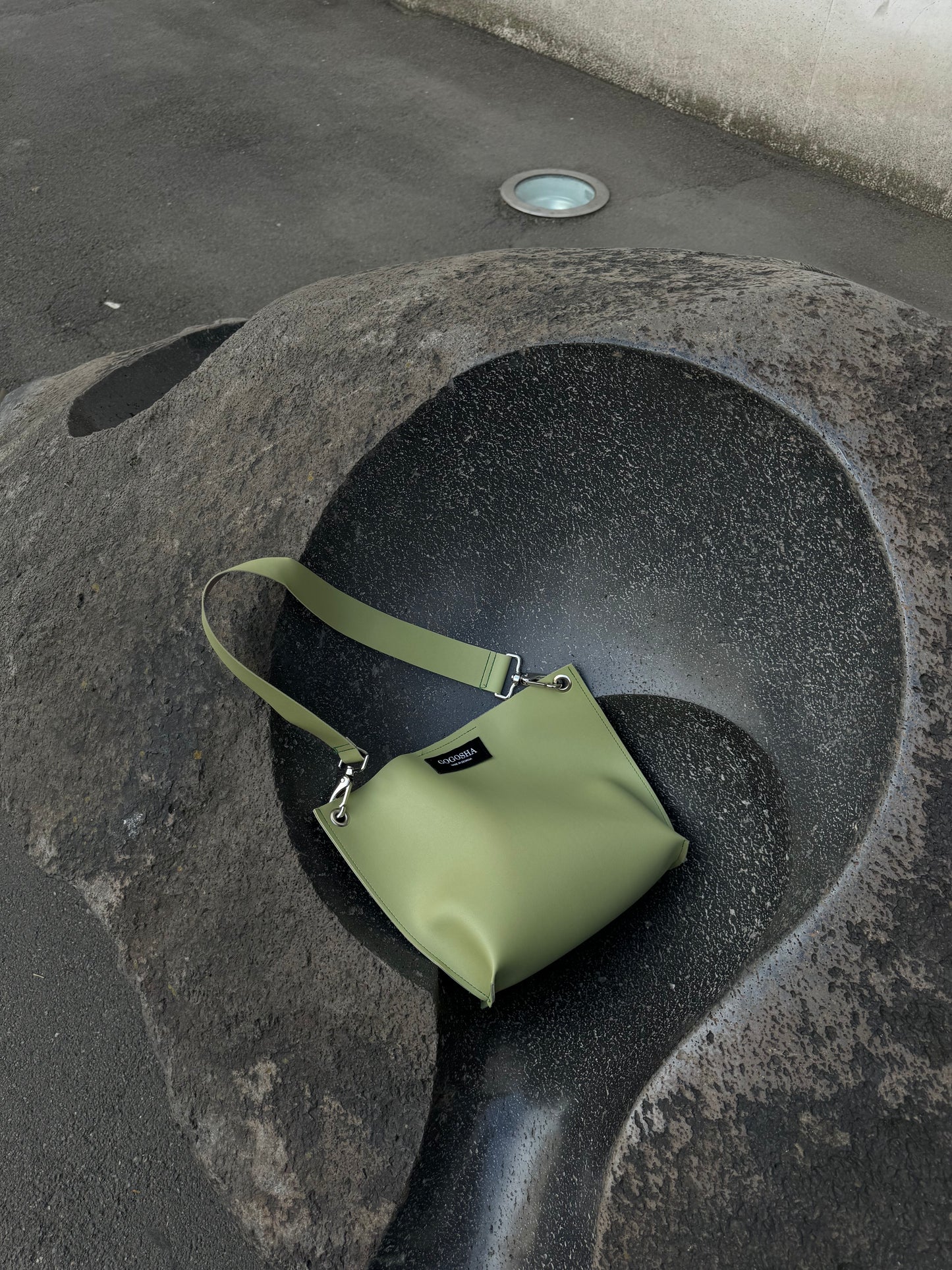 ღია მწვანე მხრის ჩანთა/ Light green shoulder bag