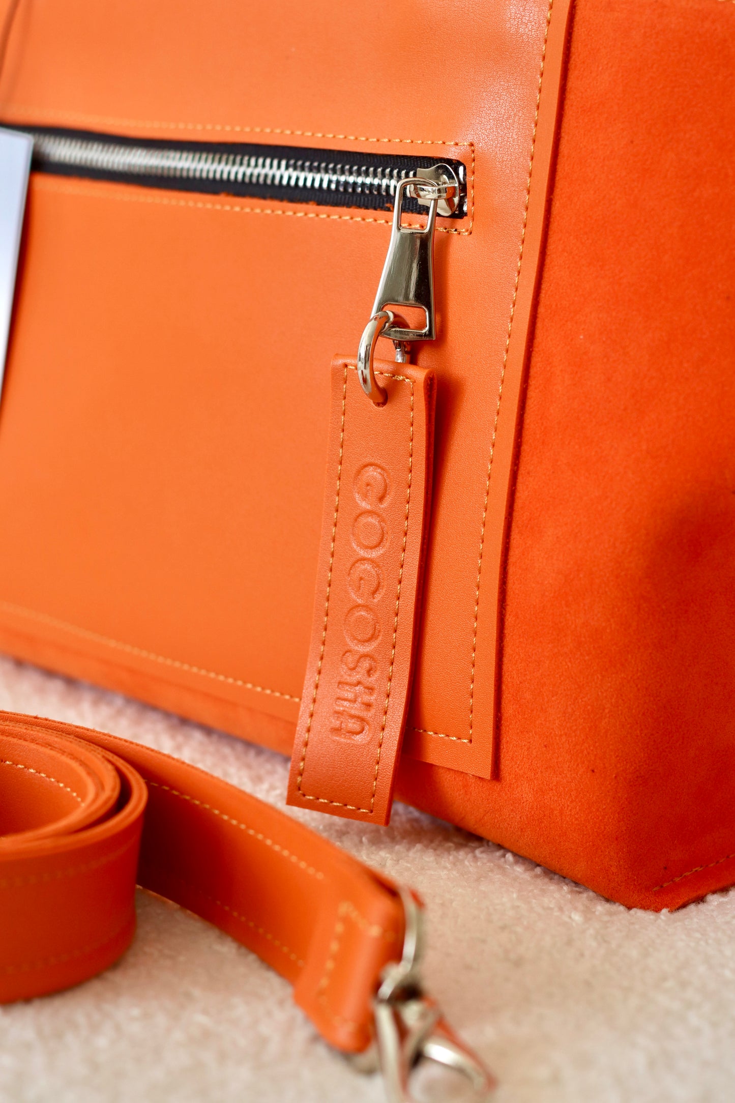 სტაფილოსფერი ეკო-ტყავის და ზამშის ჩანთა/Orange Eco-leather and suede bag