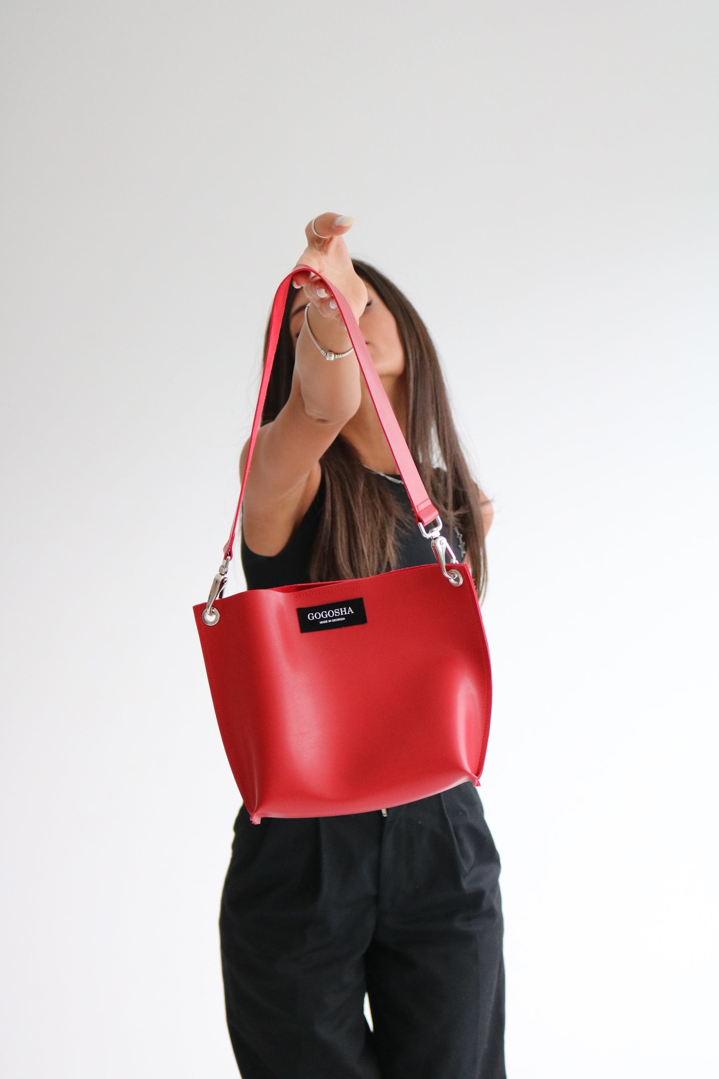 წითელი მხრის ჩანთა/Red shoulder bag
