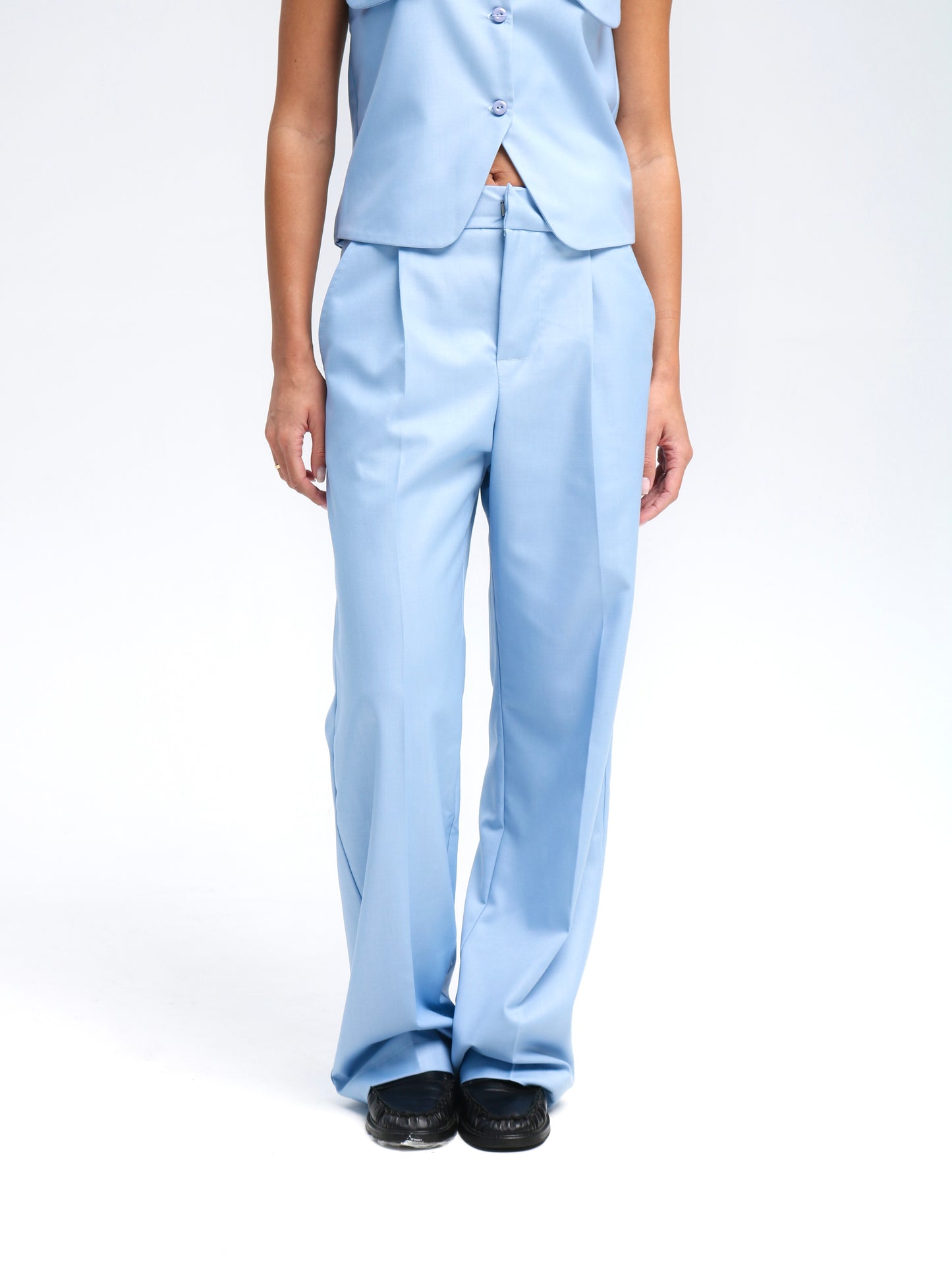 ცისფერი სამეული შარვლით და შორტით/Baby blue set with pants and shorts