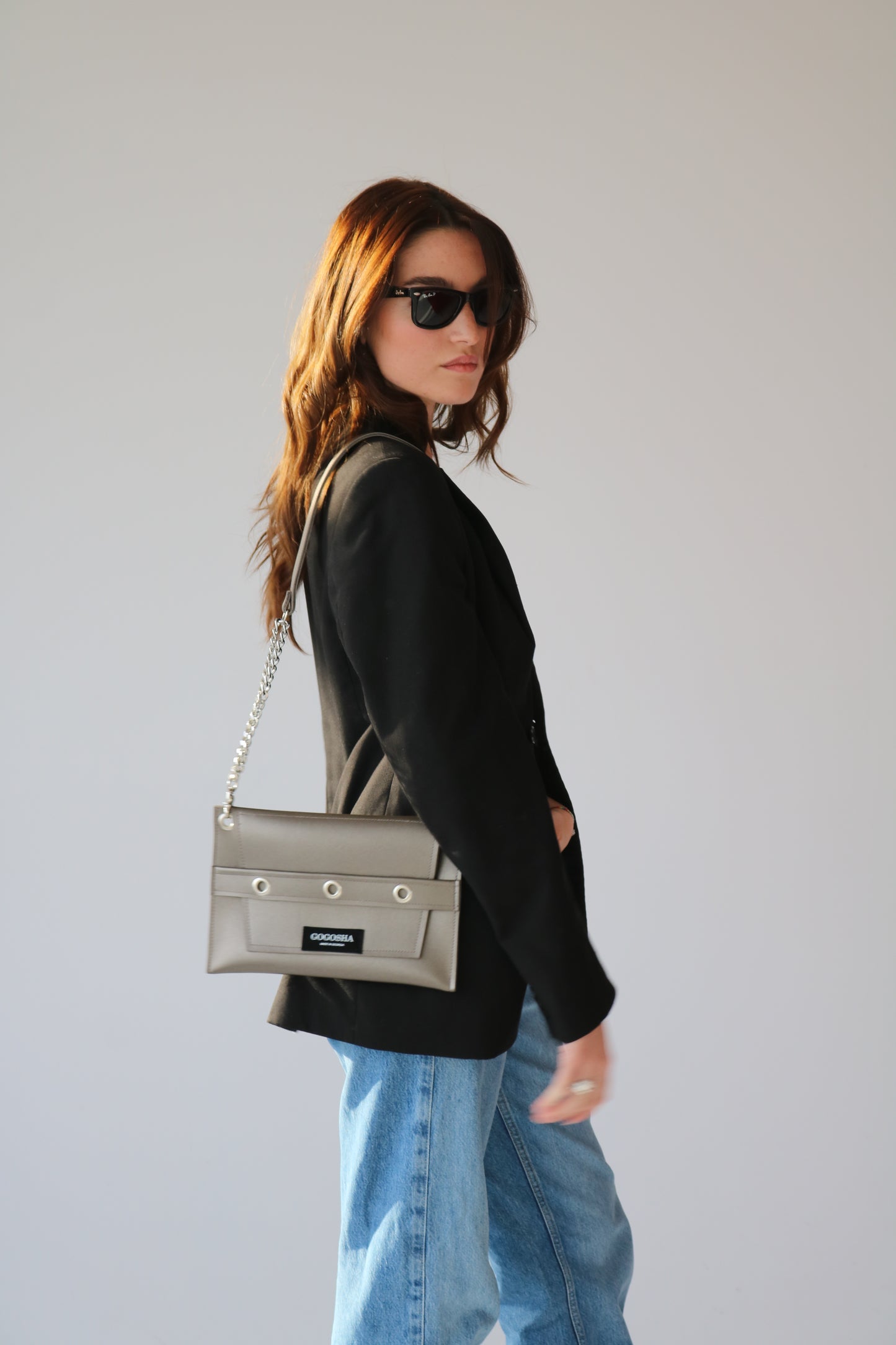 ვერცხლისფერი პატარა მეტალებიანი ჩანთა/Silver small metal bag