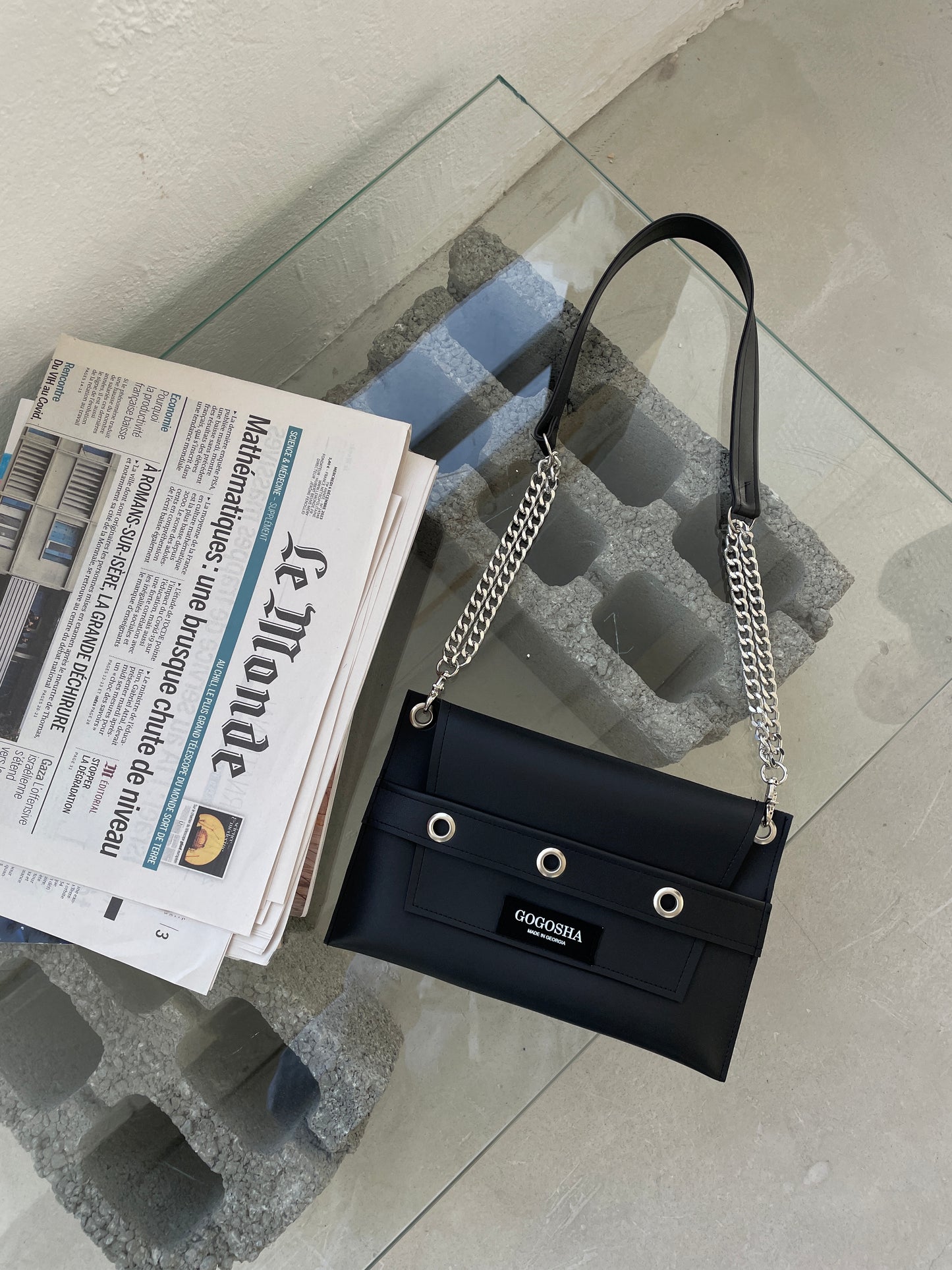 შავი პატარა მეტალებიანი ჩანთა/Black small size metal bag