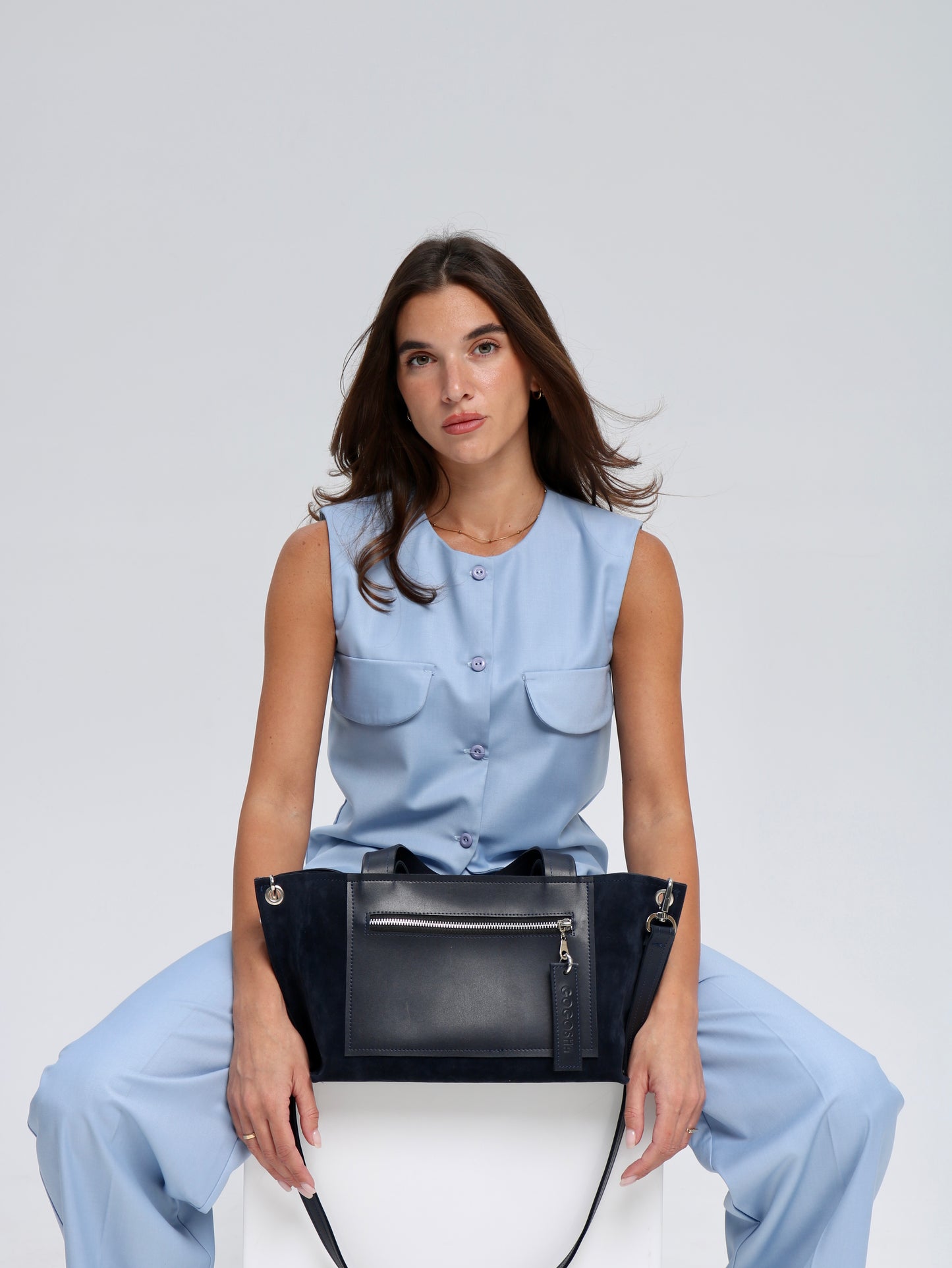 მუქი ლურჯი ეკო-ტყავის და ზამშის ჩანთა/Dark blue Eco-leather and suede bag