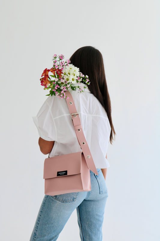 ღია ვარდისფერი დიდი მეტალებიანი ჩანთა/Light pink big metal bag