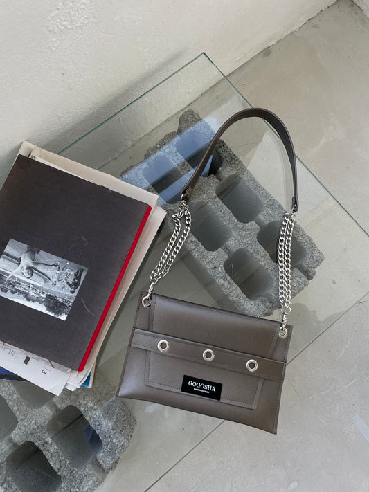 ვერცხლისფერი პატარა მეტალებიანი ჩანთა/Silver small metal bag