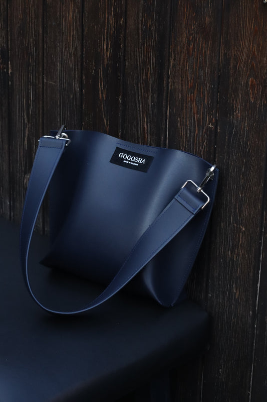 მუქი ლურჯი მხრის ჩანთა/Dark blue shoulder bag