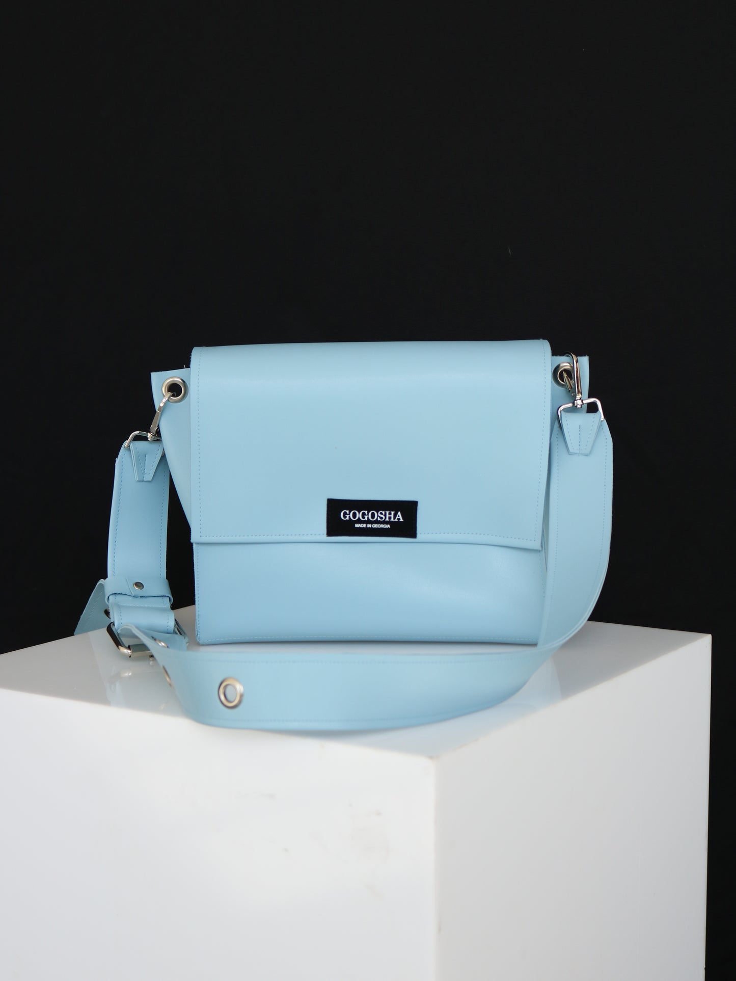 ცისფერი დიდი მეტალებიანი მოდელი/Blue big metal bag