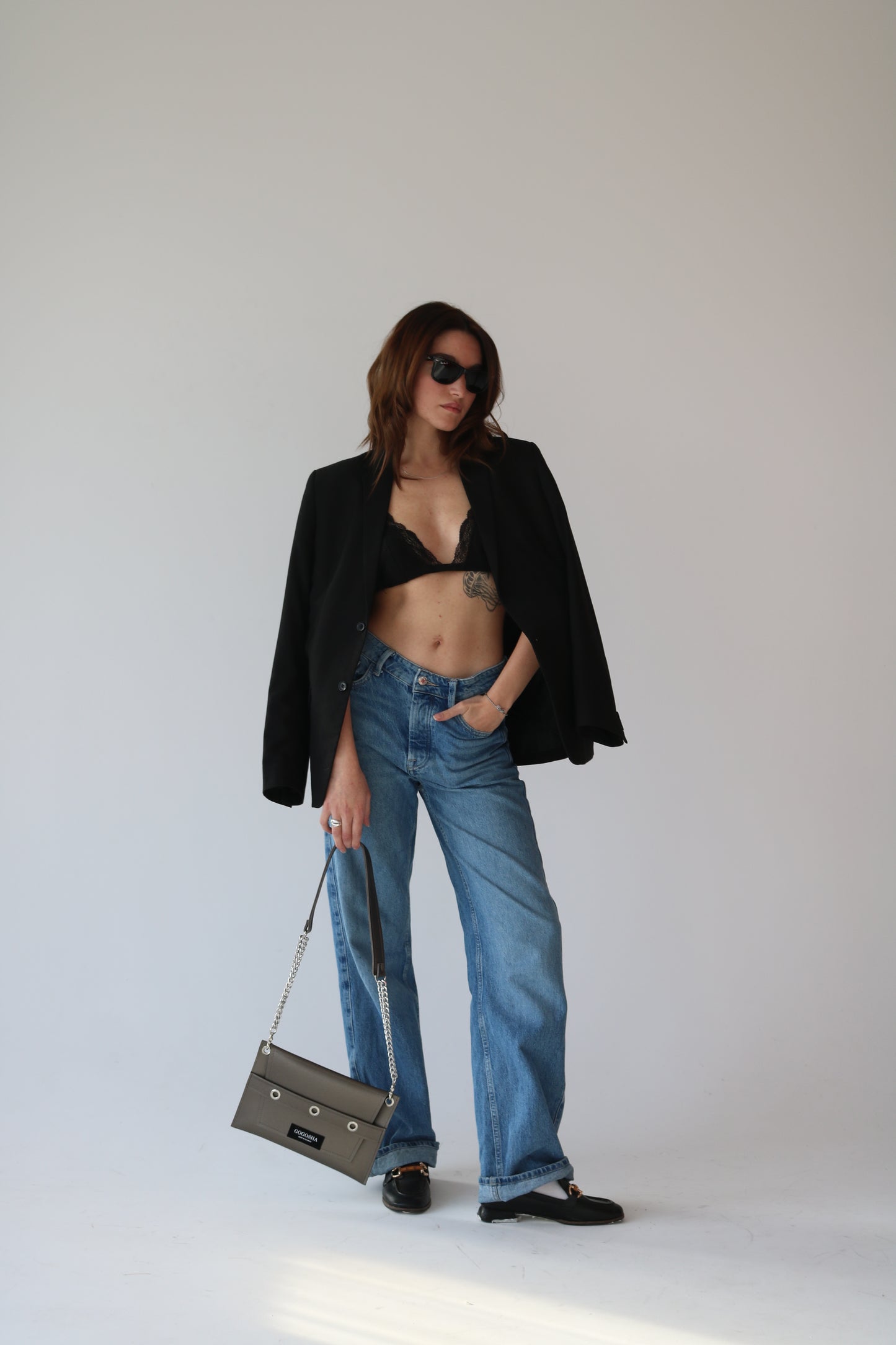 ვერცხლისფერი პატარა მეტალებიანი ჩანთა/Silver small metal bag