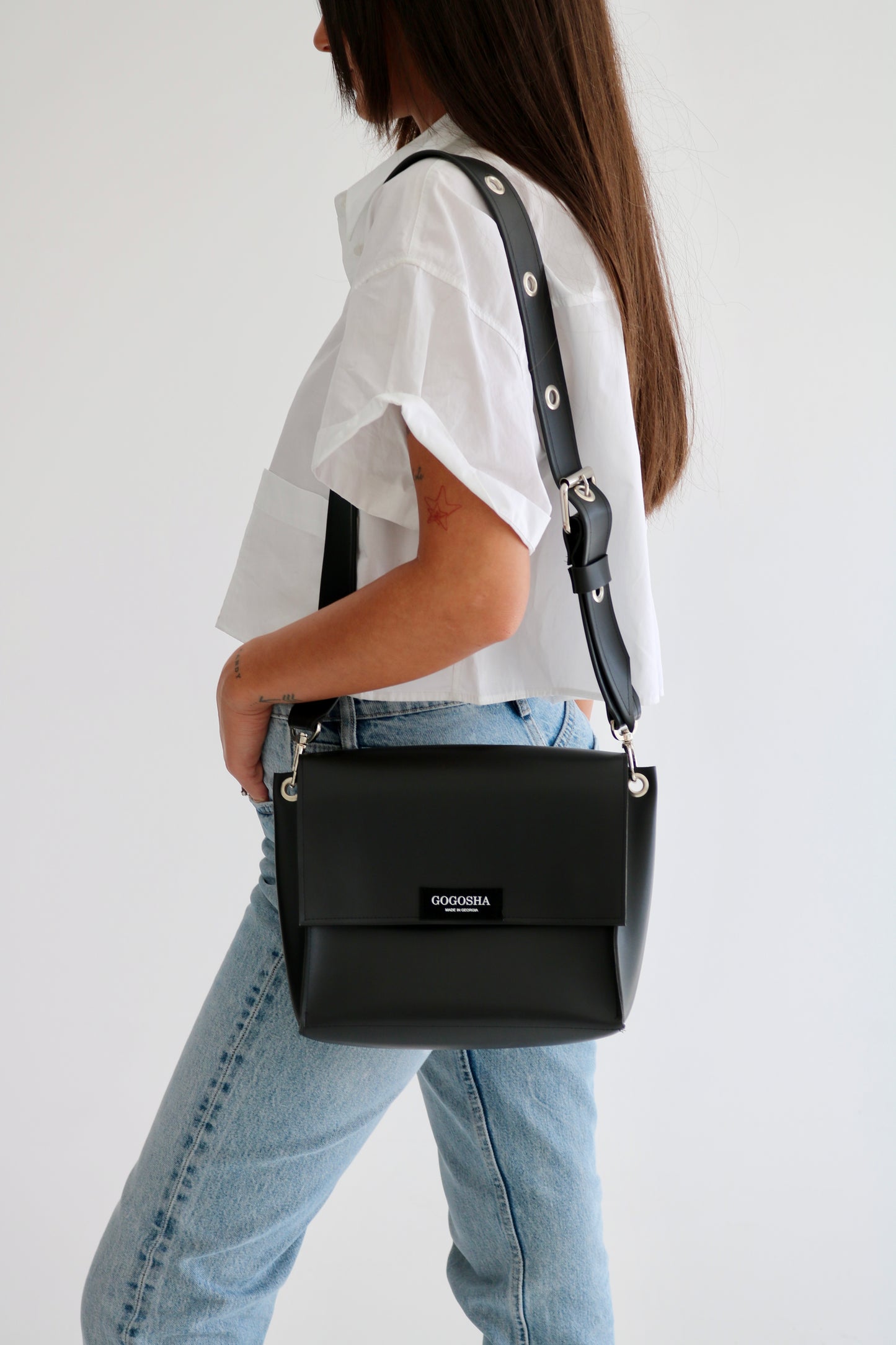 შავი დიდი მეტალებიანი ჩანთა/Black big metal bag
