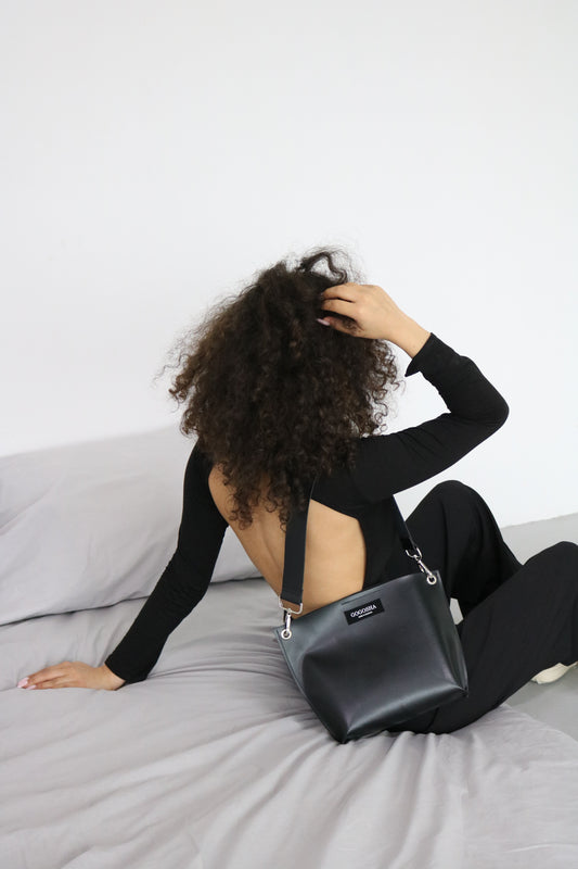 შავი მხრის ჩანთა/Black shoulder bag