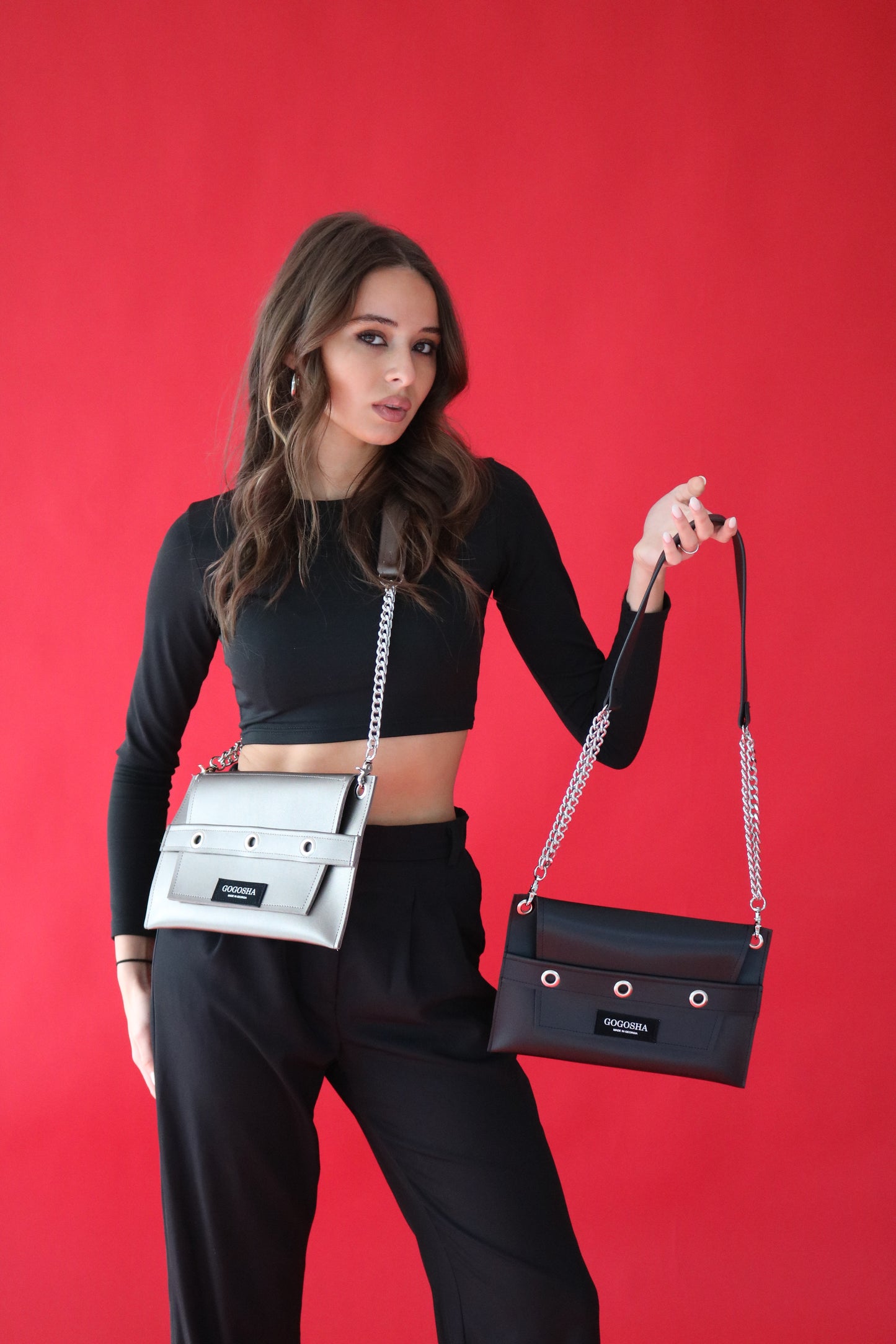შავი პატარა მეტალებიანი ჩანთა/Black small size metal bag