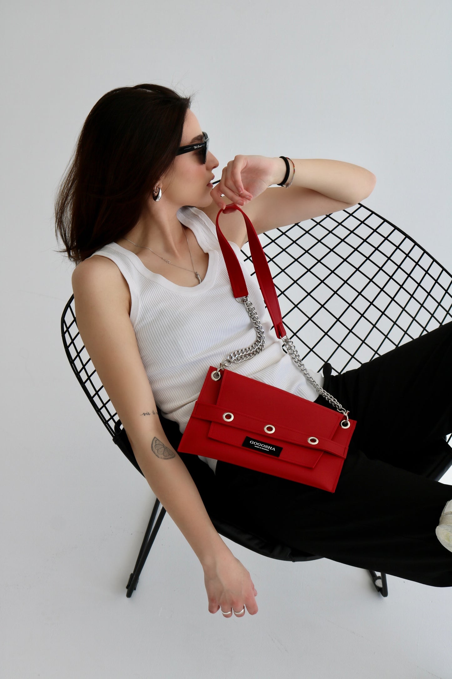 წითელი პატარა მეტალებიანი ჩანთა/Red small metal bag