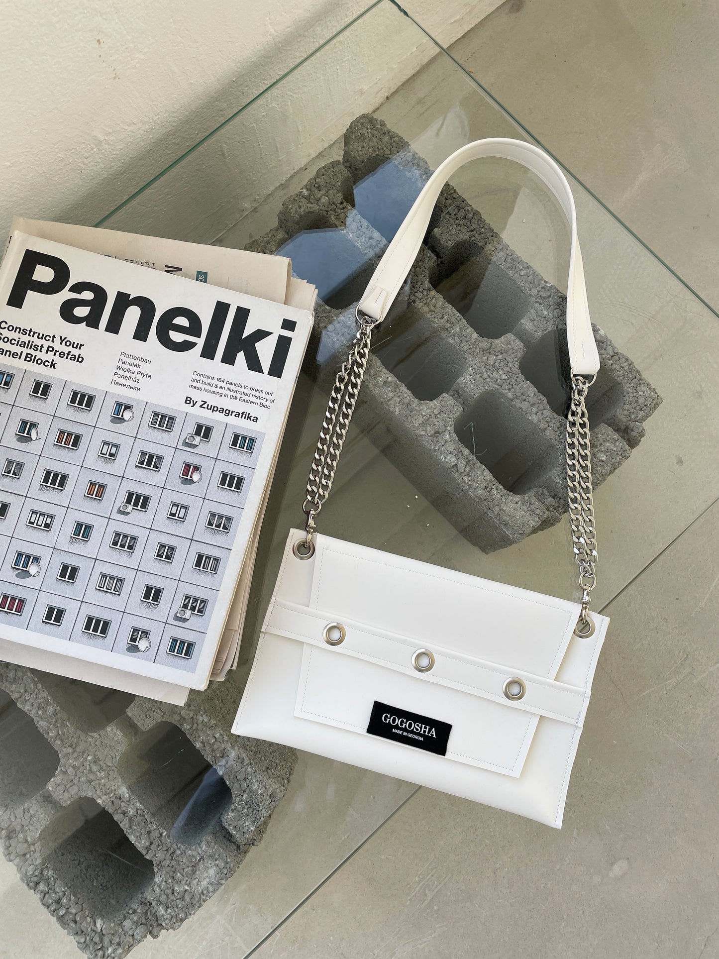 თეთრი პატარა მეტალებიანი ჩანთა/White small metal bag