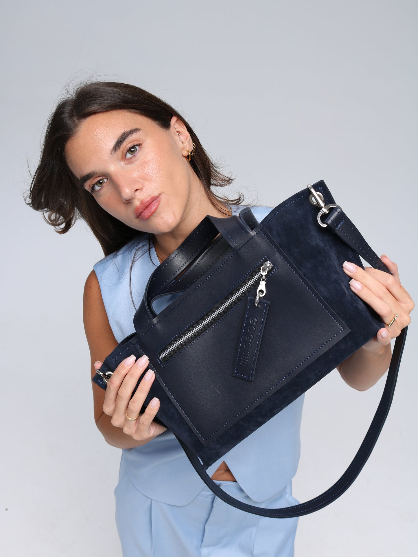მუქი ლურჯი ეკო-ტყავის და ზამშის ჩანთა/Dark blue Eco-leather and suede bag
