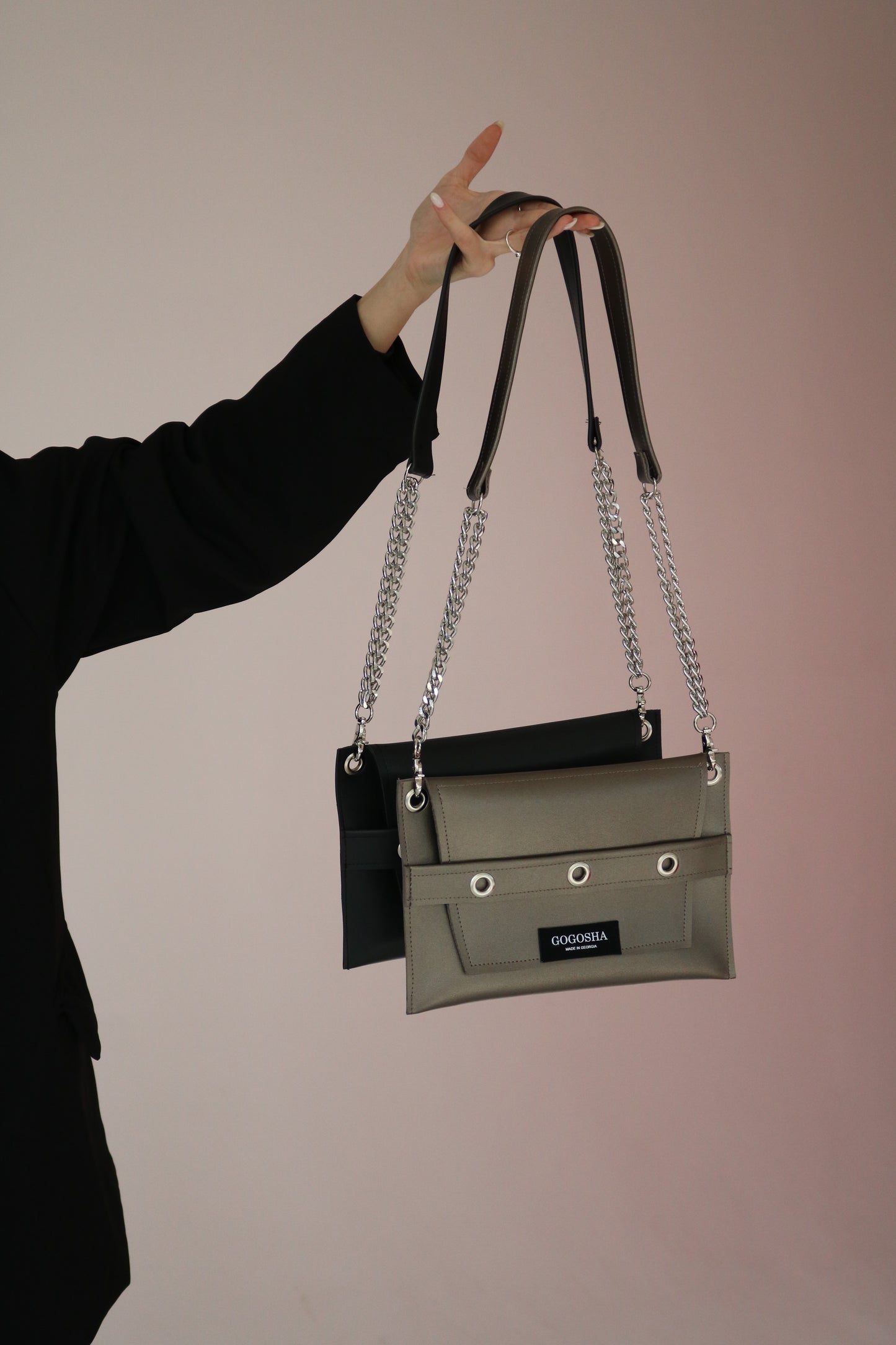 ვერცხლისფერი პატარა მეტალებიანი ჩანთა/Silver small metal bag