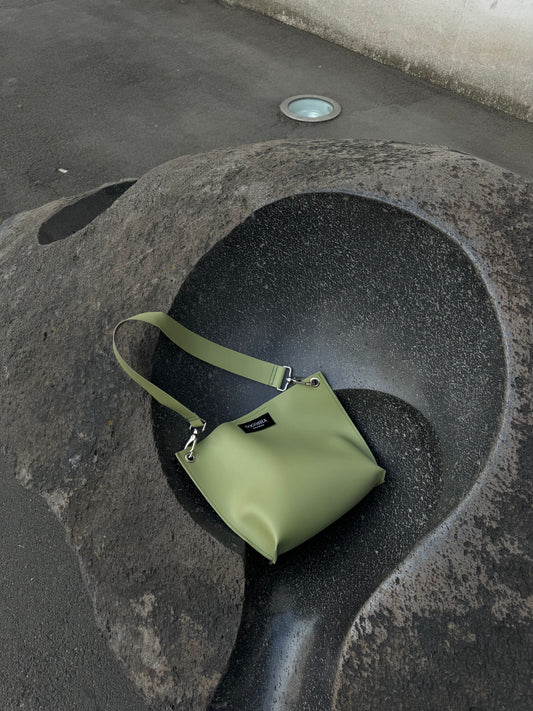ღია მწვანე მხრის ჩანთა/ Light green shoulder bag