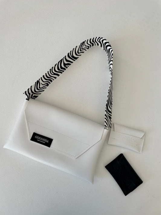 ლუსის მოდელი ზებრა სახელურით/Lucy bag with zebra handle