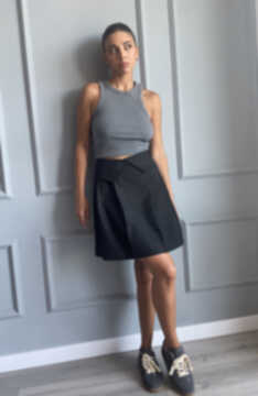 შავი პლისეებიანი ქვედაბოლო/Black pleated skirt