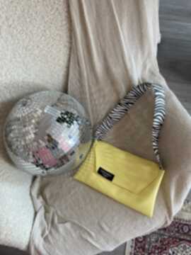 პატარა ზომის ყვითელი ჩანთა ზებრა სახელურით/Mini size yellow bag with zebra handle